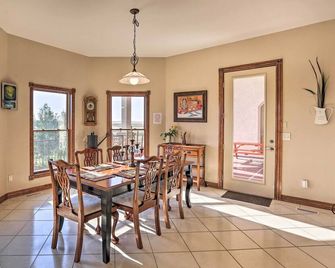 Big spacious ranch with pool table and gaming room beautiful mornings and nights - Hudson - Comedor