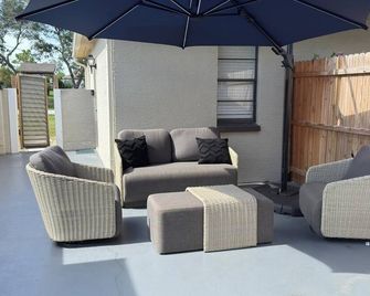 Pet Friendly Studio with Private Patio - Spring Hill - Patio