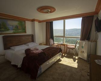 Ajloun Hotel - Ajloun - Bedroom