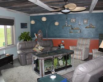 Seas the Day in Style - Kearney - Lounge