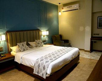Hotel Ganapati Palace - Dhule - Bedroom