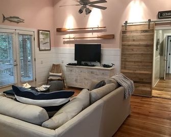 Relax by the River at the Cottage at Cedar Point - Swansboro - Living room