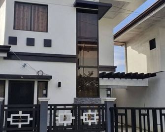 Welcome to Mommy Sharky's Guest House, Minglanilla, Cebu, Philippines - Minglanilla - Building