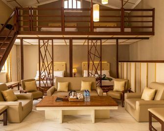 Family Hotel Gradia 1 - Malang - Lounge