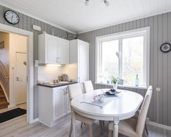 Cozy Home In Åsensbruk With Kitchen - Åsensbruk - Comedor