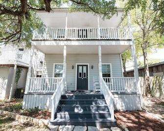 Bed & Breakfast: The Inn At Salado - Salado - Building