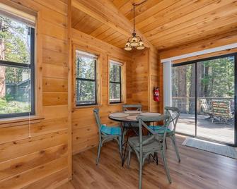 Lucky Cub Cabin- Pet Friendly! - Dorrington - Comedor