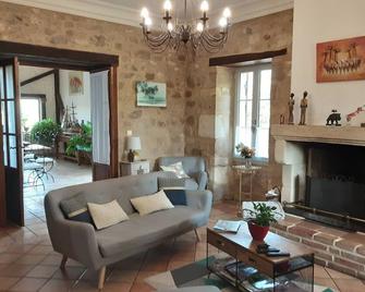 Maison de Campagne au Bord de la Rivière, Face au Château de Duras - Duras - Sala de estar