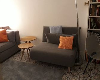 Restored Fisherman's House View Of Lake Geneva On The Port Of Thonon Rives - Thonon-les-Bains - Wohnzimmer