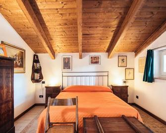 Holiday apartment Moasca for 1 - 4 persons with 2 bedrooms - Farmhouse - Moasca - Habitación