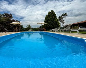 Pousada Espaço do Sol - Aracariguama - Басейн