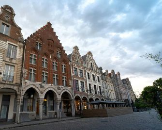 Hôtel Les Trois Luppars - Arrás - Edificio