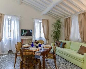 Dreaming Apartments Lucca Leonardo - Lucca - Dining room