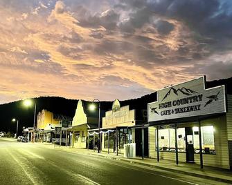 Convenient & Cosy Mountain Retreat in Omeo - Ski or Bike Ride this Winter - Omeo - Building