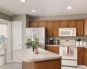 5 mins to the Outlets Beautiful Mango Mania Palace - Hagerstown - Kitchen