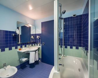 Hotel & Loisir Le Ruote - Cadeo - Badkamer