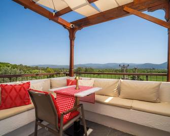 Hotel Lotus Spa&Sport Akyaka - Akyaka - Balcón