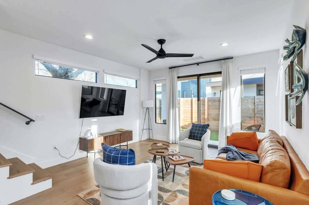 Chic Austin Getaway Brand New w/ Rooftop Patio! - אוסטין - סלון