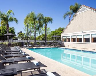 Residence Inn by Marriott Anaheim Placentia/Fullerton - Placentia - Zwembad