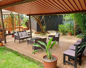 The Lazy Grape Guest Lodge & Spa - Benoni - Patio