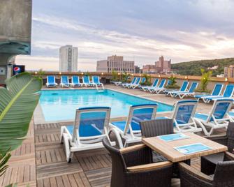 Hotel Le Cantlie Suites - Montreal - Pool