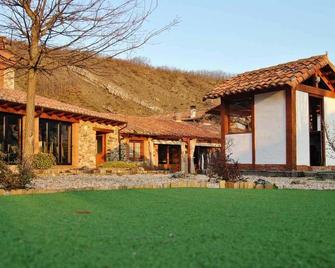 Hotel Rural Chousa Verde - Vegacervera - Gebouw