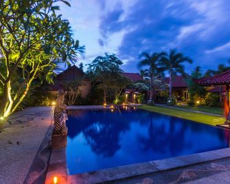 Kubuku Eco Dive Lodge and Yoga - Gerokgak - Zwembad