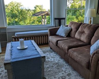 Country Farmhouse on 110 Acres Overlooking the Catskill Mountains - Medusa - Sala de estar