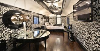 Prestige Rocky Mountain Resort Bw Premier Collection - Cranbrook - Bedroom