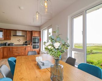 Seacoast Cottage - Coleraine - Dining room