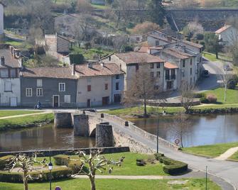 Maison de Lavande Newly renovated town house, to high standard with fab views. - Bellac - Bâtiment