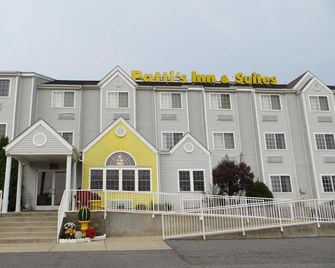Patti's Inn and Suites - Grand Rivers - Building