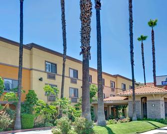 Days Inn by Wyndham West Covina - West Covina - Building