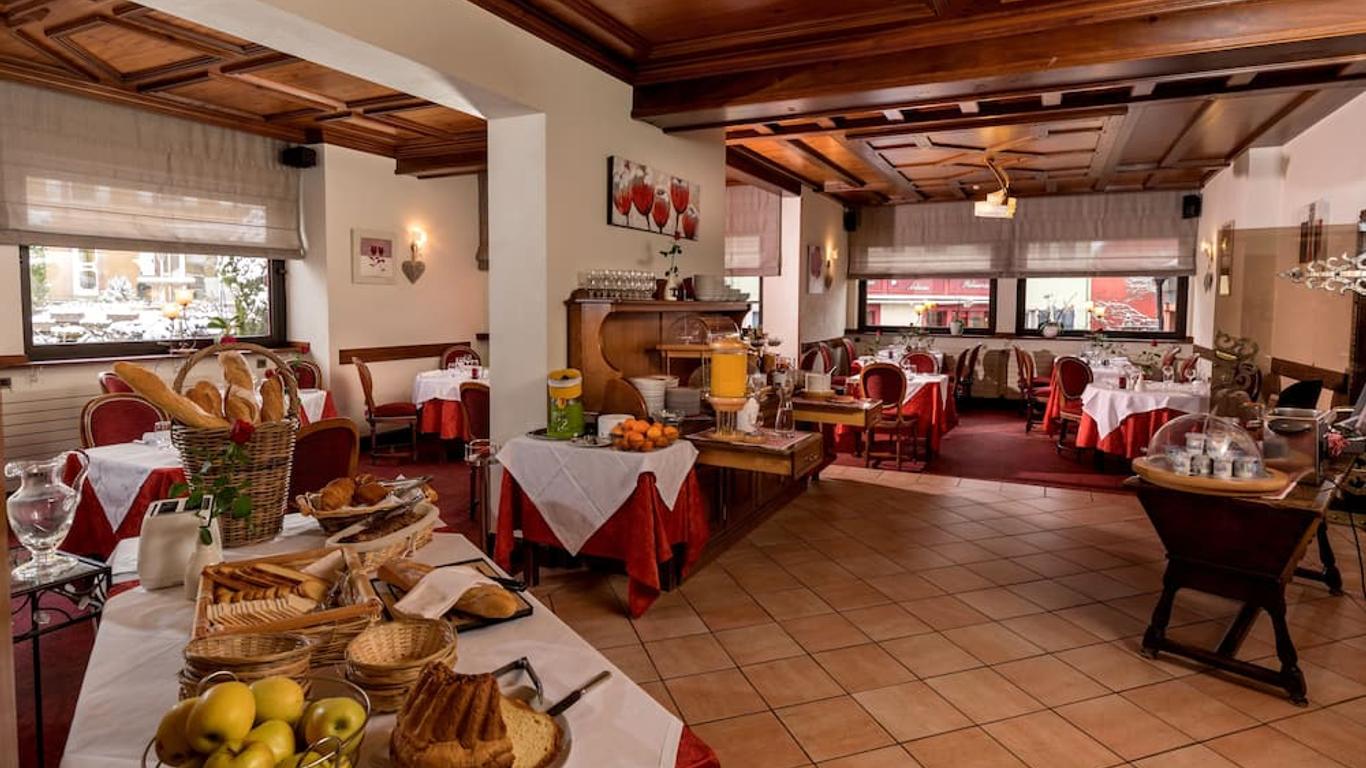 Logis Hostellerie Motel Au Bois Le Sire