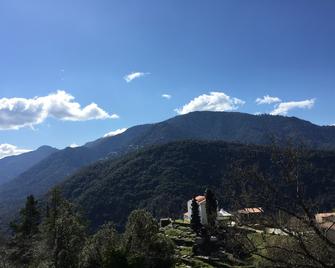 House Between Sea And Mountains - Macinaggio - Bâtiment