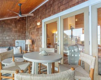 Down Creek Condo 102: Luxurious, reverse floor plan, in the Village. - Ocracoke - Patio