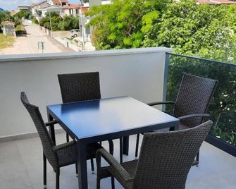 Apartments Matkovic - Vir - Balkon