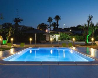 Bed & Breakfast del Faro - Giovinazzo - Piscina