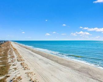 'The Sand Dollar' - Oceanfront Duplex, 3 Bedrooms / 3 Bathrooms - Supply - Beach