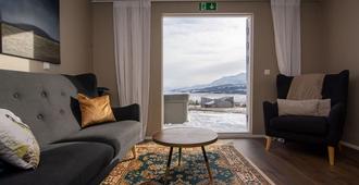Viking Cottages & Apartments - Akureyri - Living room
