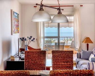 Seaside Apartment in Mojácar + Pool - Mojacar - Sala de estar