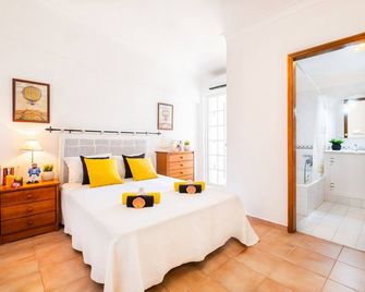 Villa in Armacao de Pera with Pool near Beach - Armação de Pêra - Bedroom