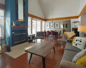 Chalet Évasion Orford - Orford - Living room