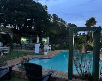 Dara Guest House - Secunda - Zwembad