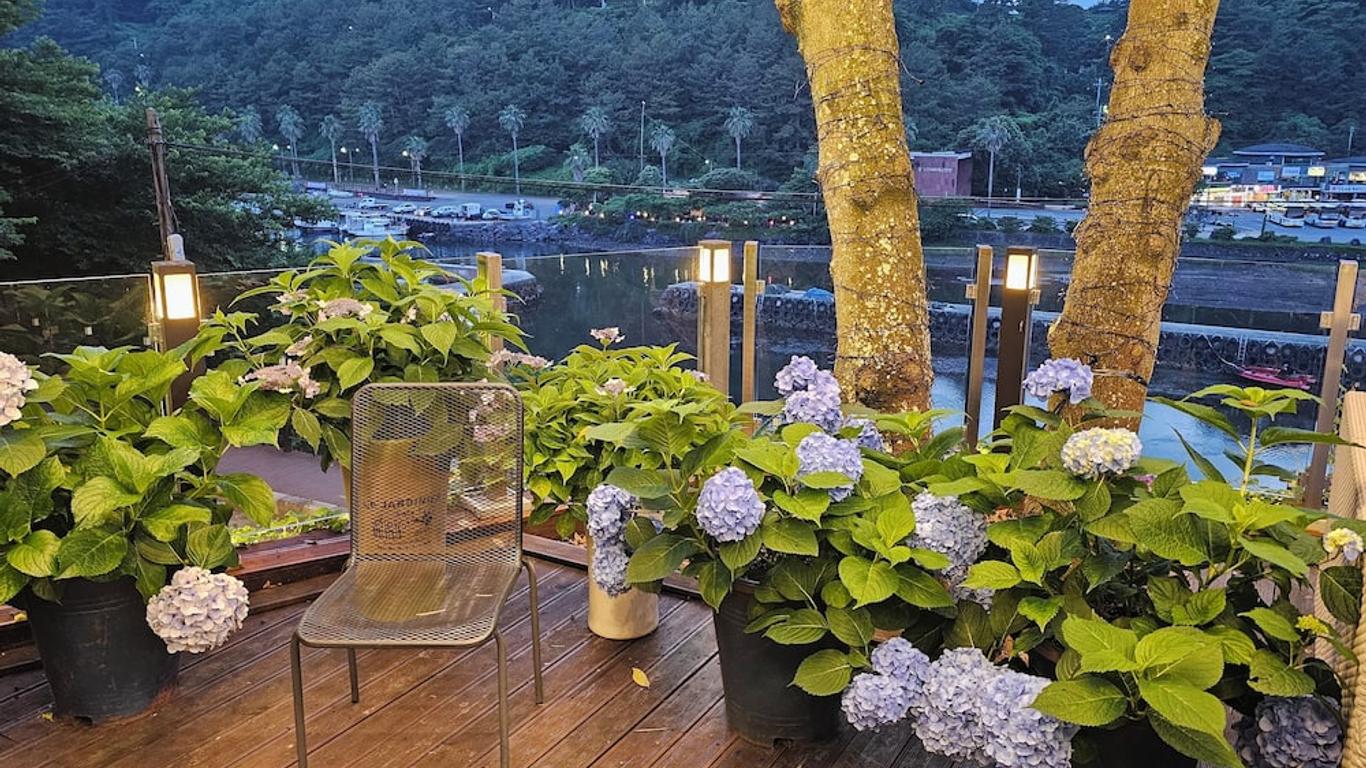 Cheonjiyeon Crystal Hotel