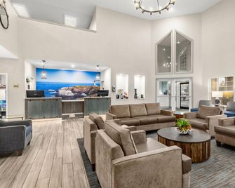 La Quinta Inn & Suites by Wyndham Newport - Newport - Lounge