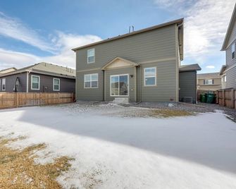 Work & Play! Denver-area Home w/ Fenced Backyard - Fort Lupton - Edificio