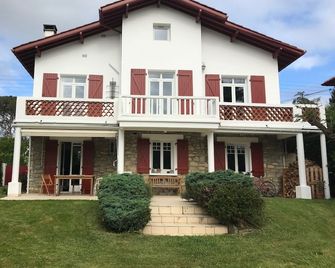 Vallons Bayonne - Aritxague - Maison - Piscine - Bayonne - Building