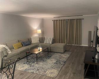 1-bedroom COZY condo in charming Baton Rouge with WiFi, AC 9 miles from LSU - Baton Rouge