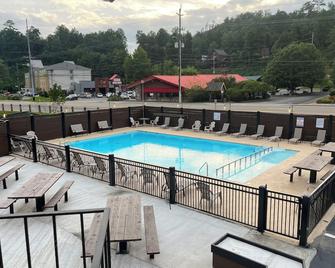 Sleepy Bear Motel - Gatlinburg - Pool